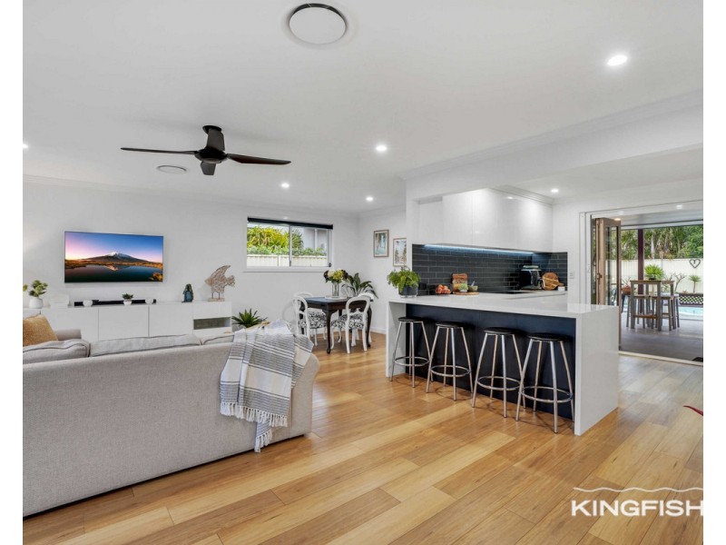 28 Kingfisher Crescent, Burleigh Waters QLD 4220