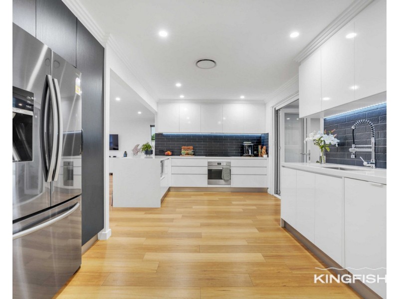 28 Kingfisher Crescent, Burleigh Waters QLD 4220