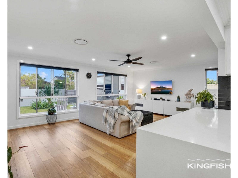 28 Kingfisher Crescent, Burleigh Waters QLD 4220