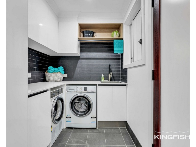 28 Kingfisher Crescent, Burleigh Waters QLD 4220