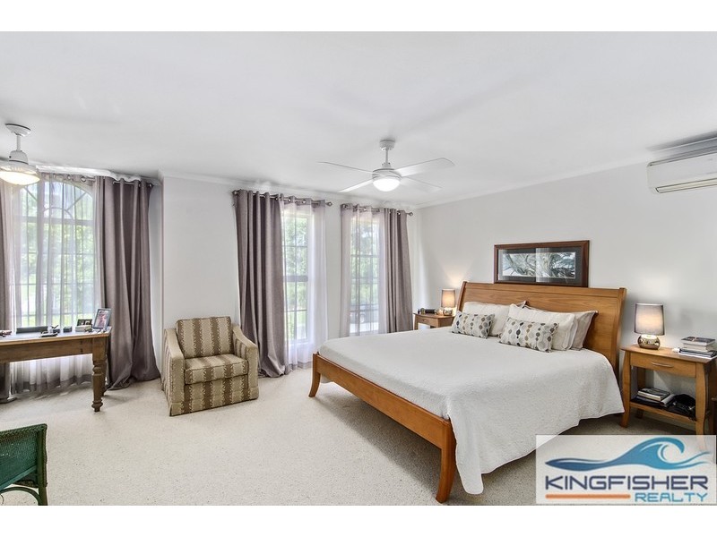4 Spindrift Street, Burleigh Waters QLD 4220