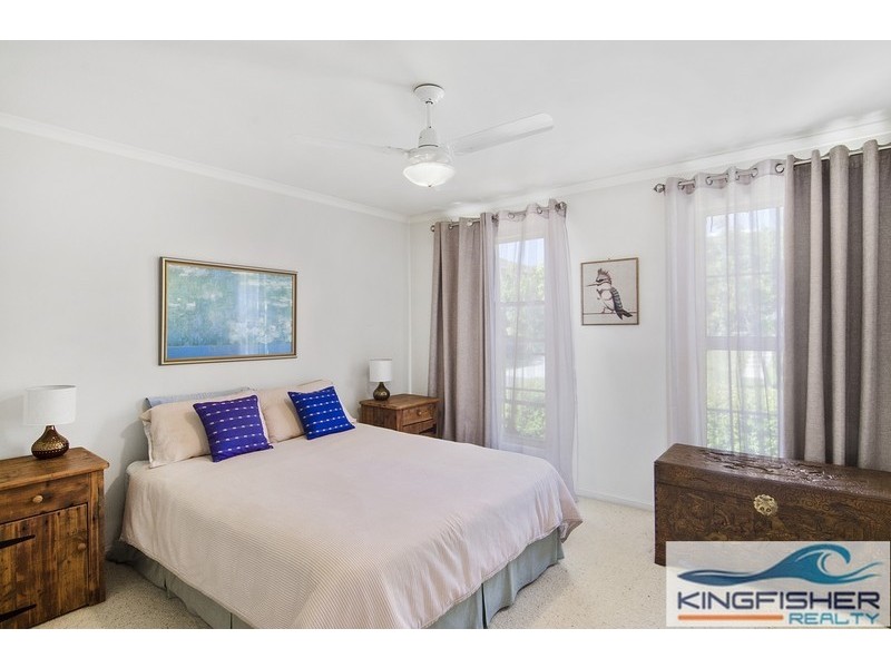4 Spindrift Street, Burleigh Waters QLD 4220