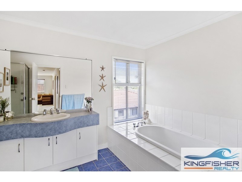 4 Spindrift Street, Burleigh Waters QLD 4220