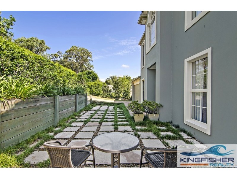 4 Spindrift Street, Burleigh Waters QLD 4220