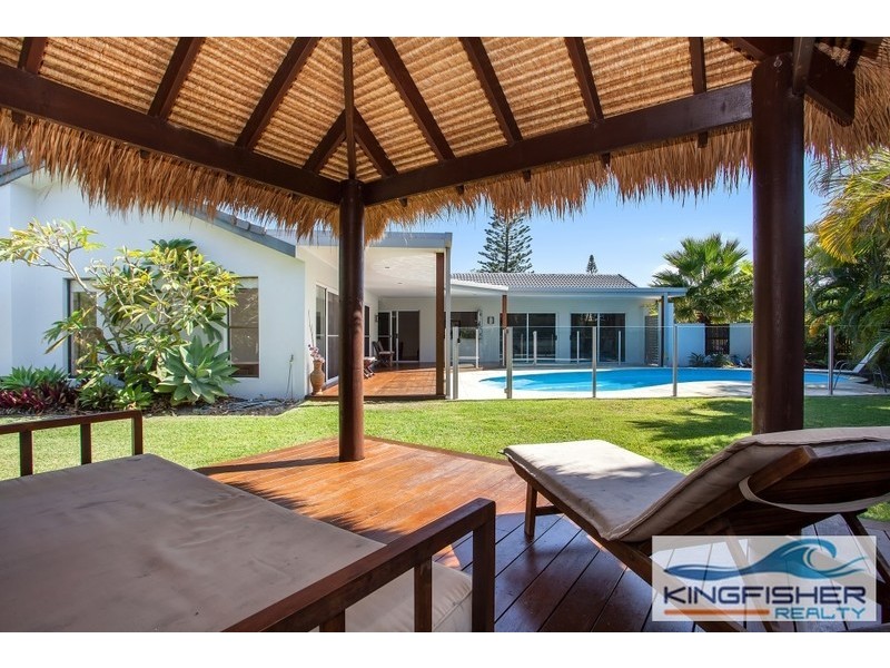 4 Coleto Crescent, Burleigh Waters QLD 4220