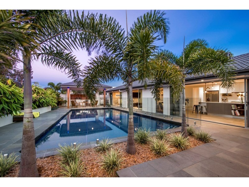 2 Eagle Avenue, Burleigh Waters QLD 4220