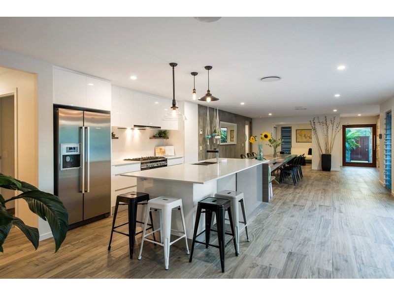 2 Eagle Avenue, Burleigh Waters QLD 4220