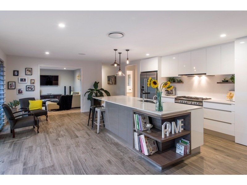 2 Eagle Avenue, Burleigh Waters QLD 4220