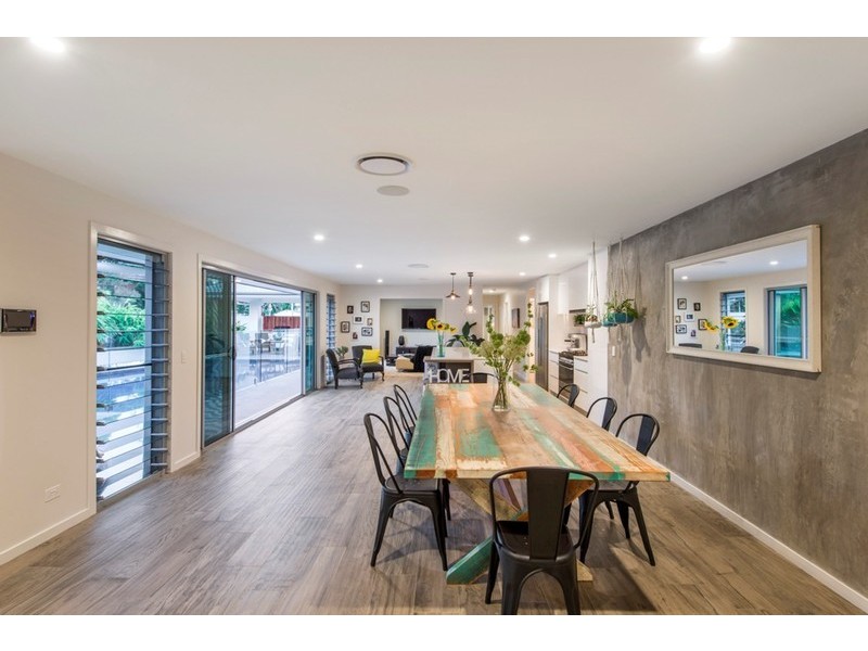 2 Eagle Avenue, Burleigh Waters QLD 4220