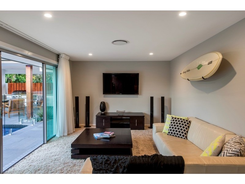 2 Eagle Avenue, Burleigh Waters QLD 4220