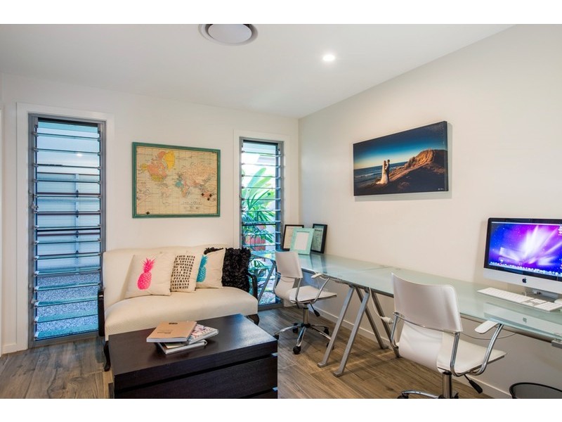 2 Eagle Avenue, Burleigh Waters QLD 4220