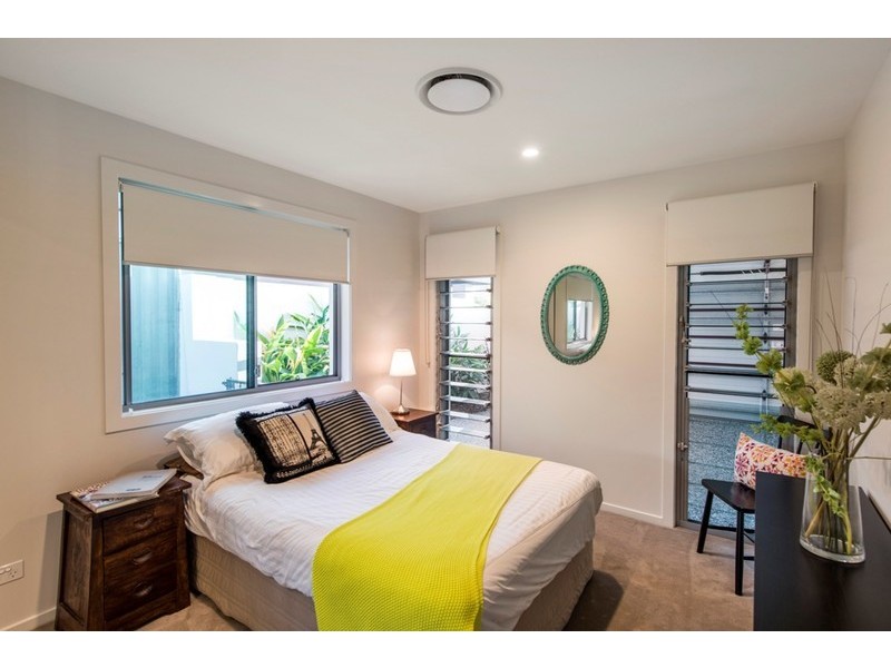 2 Eagle Avenue, Burleigh Waters QLD 4220