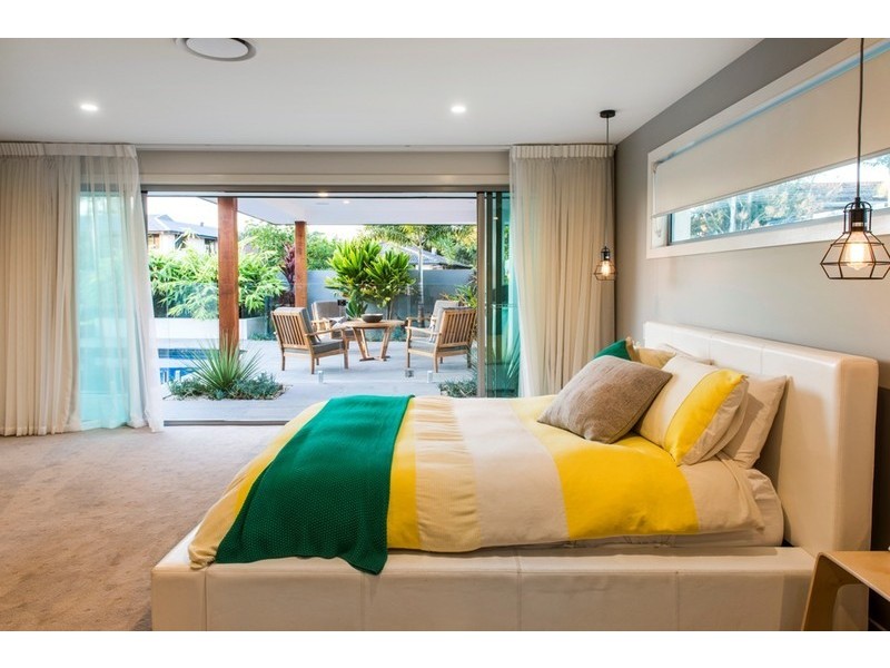 2 Eagle Avenue, Burleigh Waters QLD 4220