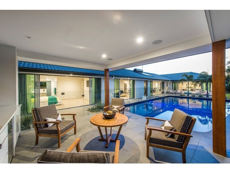 2 Eagle Avenue, Burleigh Waters QLD 4220