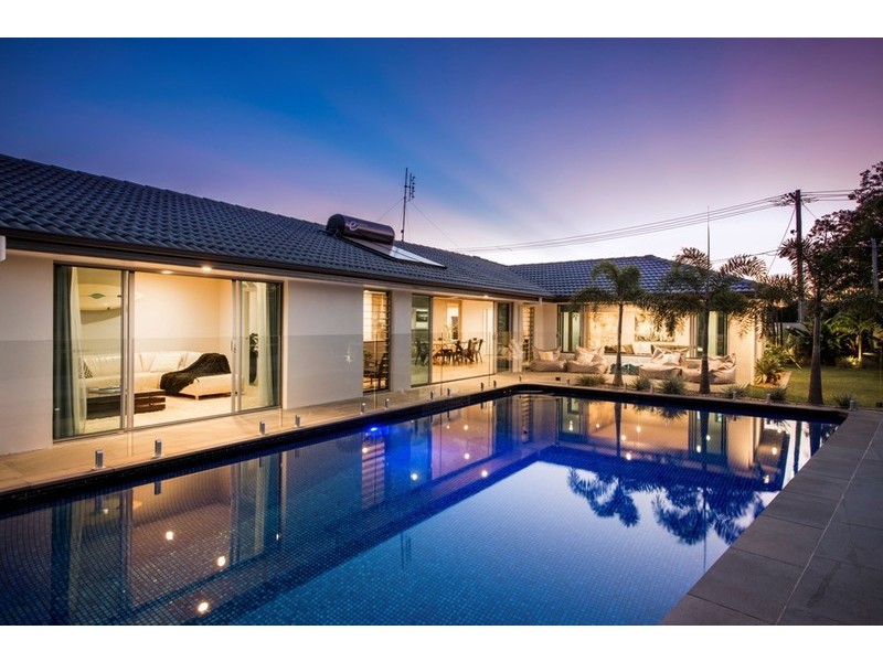 2 Eagle Avenue, Burleigh Waters QLD 4220
