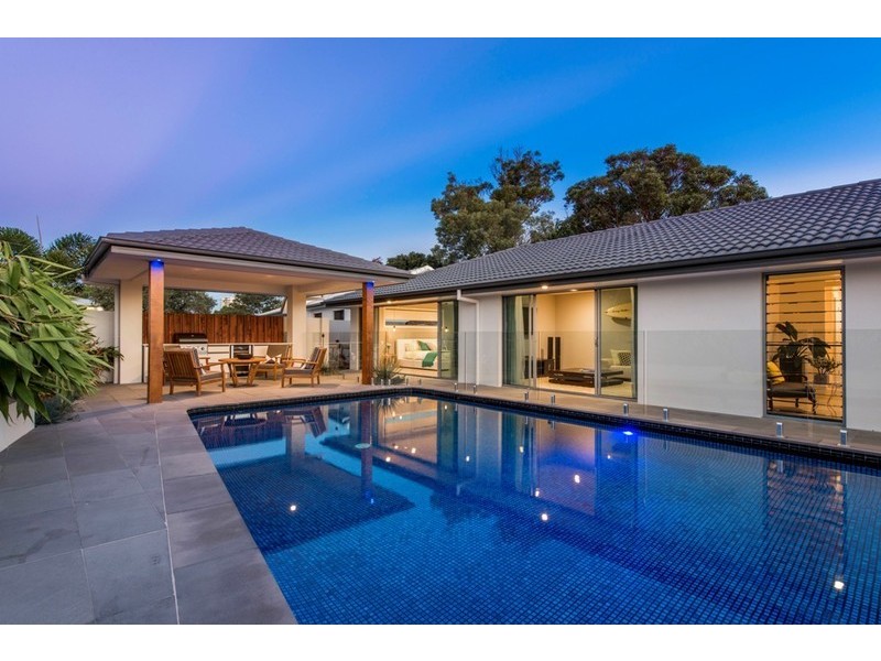 2 Eagle Avenue, Burleigh Waters QLD 4220