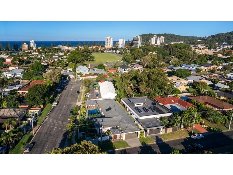 2 Eagle Avenue, Burleigh Waters QLD 4220