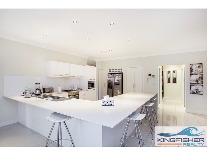 111 Dunlin Drive, Burleigh Waters QLD 4220
