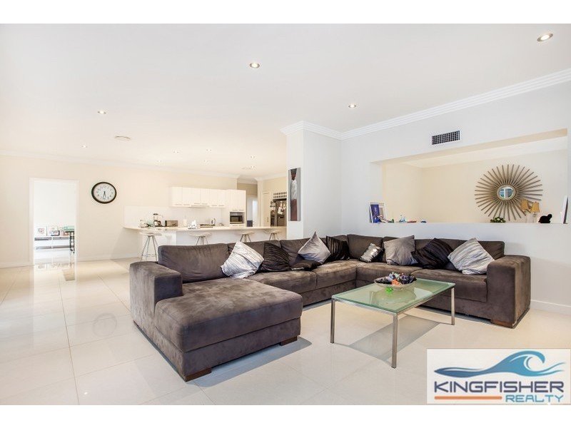 111 Dunlin Drive, Burleigh Waters QLD 4220