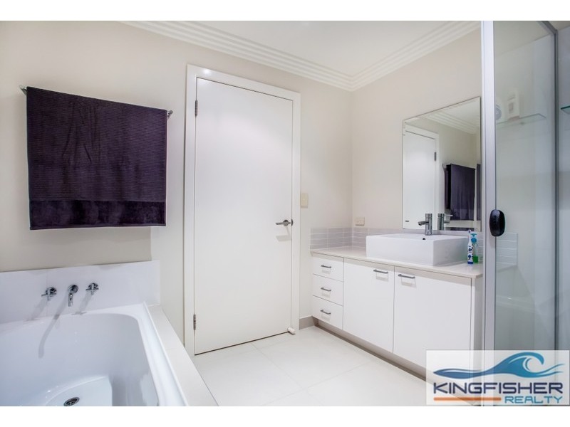 111 Dunlin Drive, Burleigh Waters QLD 4220