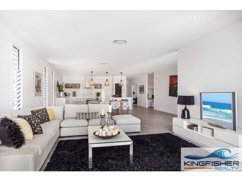 28 Babbler Court, Burleigh Waters QLD 4220