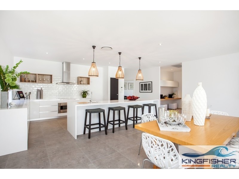 28 Babbler Court, Burleigh Waters QLD 4220