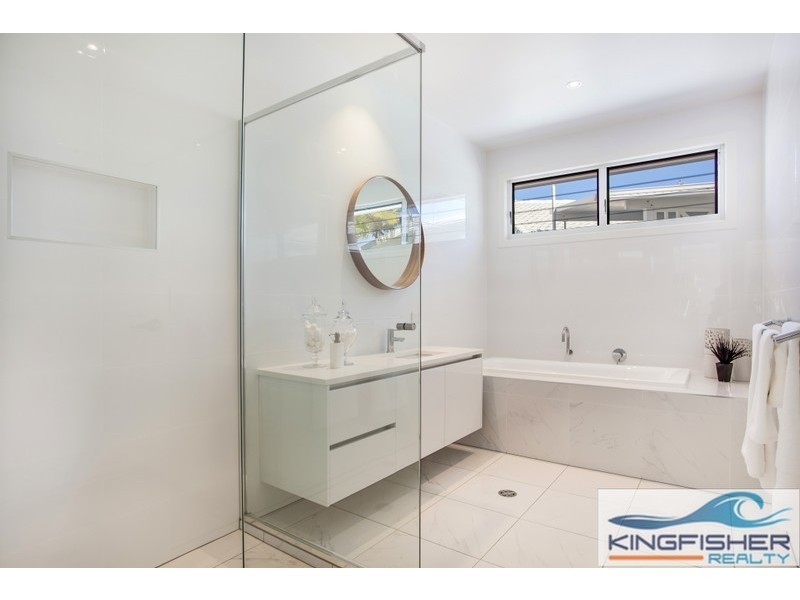 28 Babbler Court, Burleigh Waters QLD 4220
