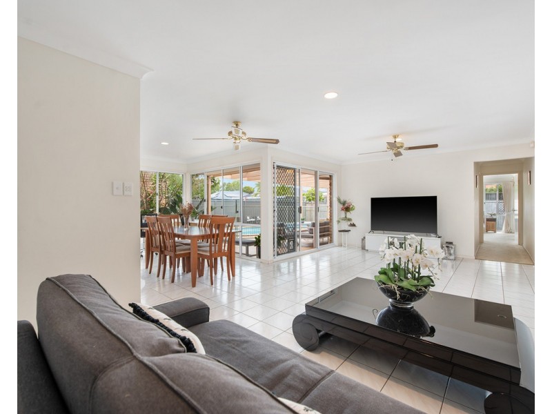 16 Wedgebill Parade, Burleigh Waters QLD 4220