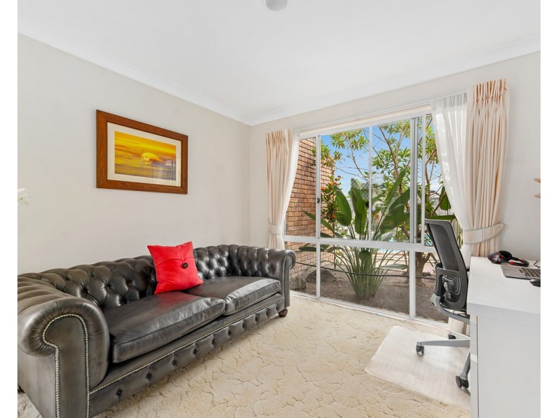 16 Wedgebill Parade, Burleigh Waters QLD 4220