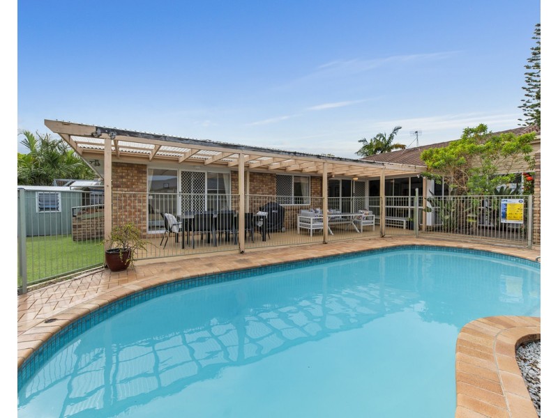 16 Wedgebill Parade, Burleigh Waters QLD 4220