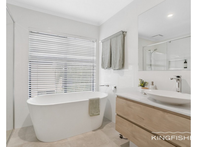 166 Dunlin Drive, Burleigh Waters QLD 4220
