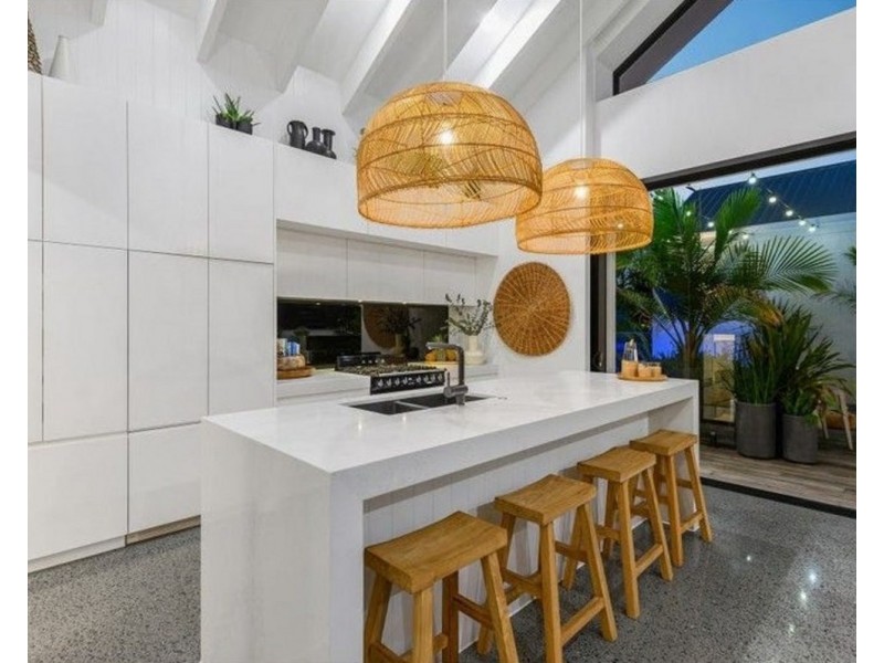 18 Sunshine Parade, Miami QLD 4220