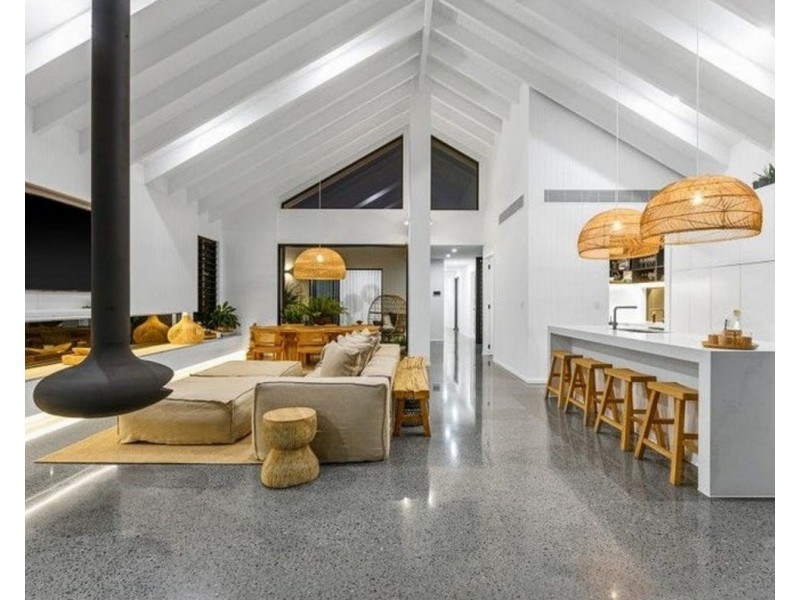 18 Sunshine Parade, Miami QLD 4220