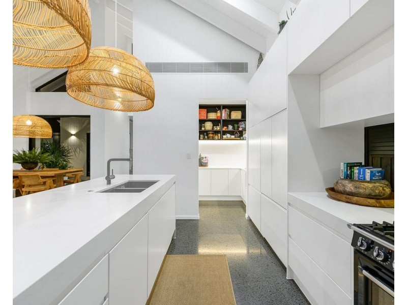 18 Sunshine Parade, Miami QLD 4220