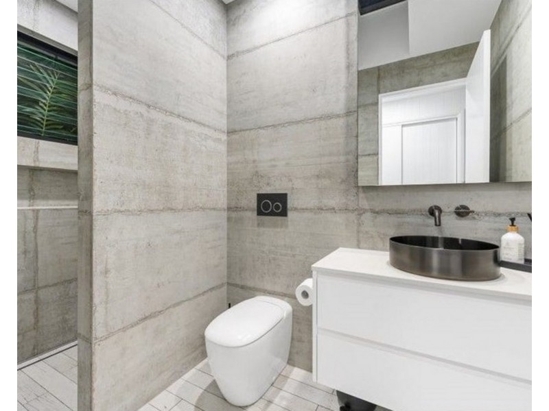 18 Sunshine Parade, Miami QLD 4220