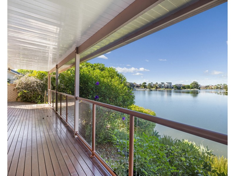 16 Wyuna Street, Broadbeach Waters QLD 4218