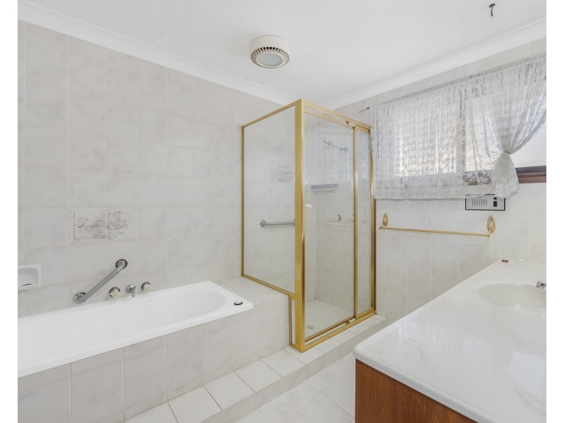 16 Wyuna Street, Broadbeach Waters QLD 4218