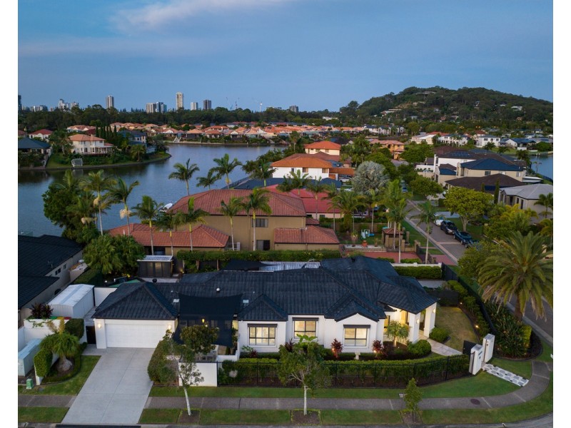 154 Dunlin Drive, Burleigh Waters QLD 4220