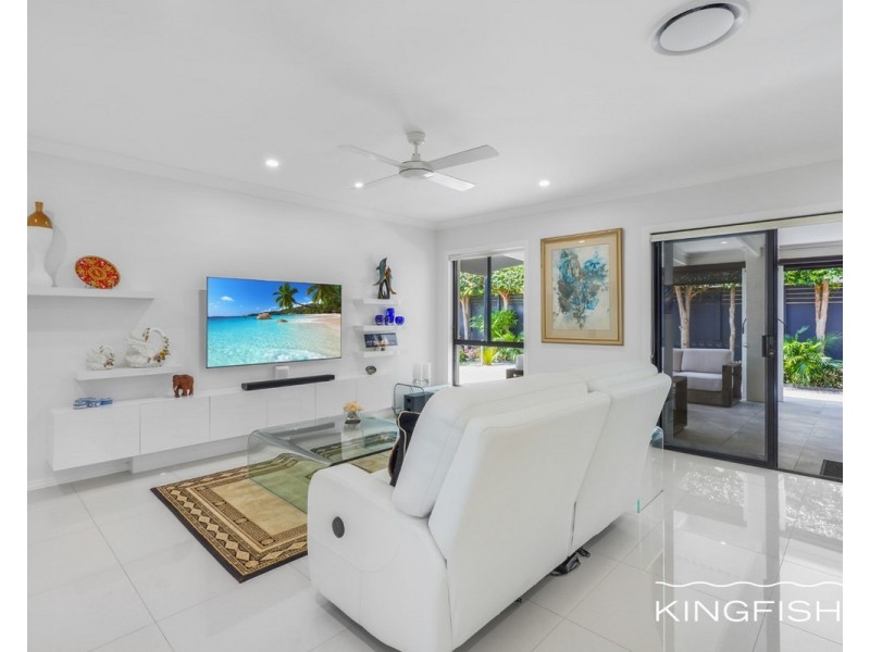 154 Dunlin Drive, Burleigh Waters QLD 4220