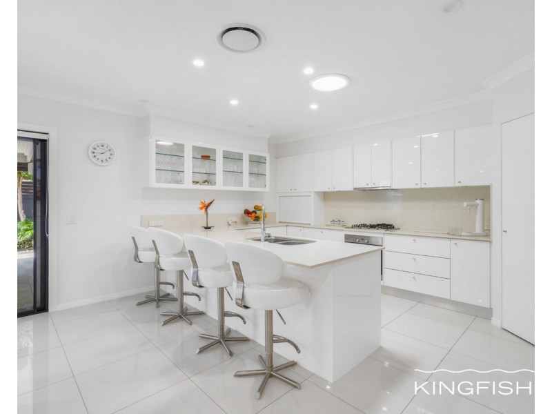 154 Dunlin Drive, Burleigh Waters QLD 4220