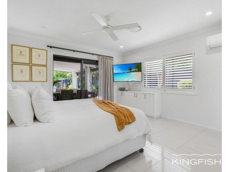 154 Dunlin Drive, Burleigh Waters QLD 4220