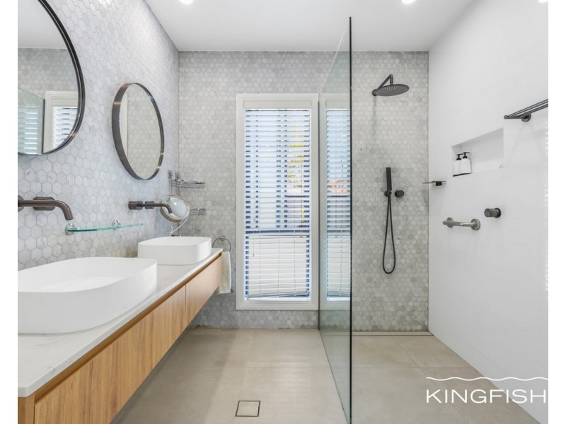 154 Dunlin Drive, Burleigh Waters QLD 4220