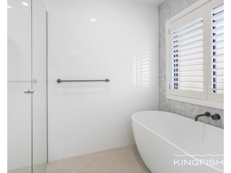 154 Dunlin Drive, Burleigh Waters QLD 4220