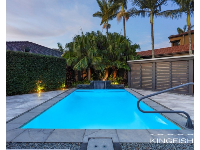 154 Dunlin Drive, Burleigh Waters QLD 4220
