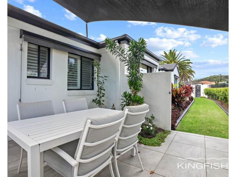 154 Dunlin Drive, Burleigh Waters QLD 4220