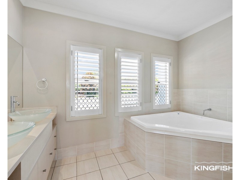 17 Cassowary Drive, Burleigh Waters QLD 4220