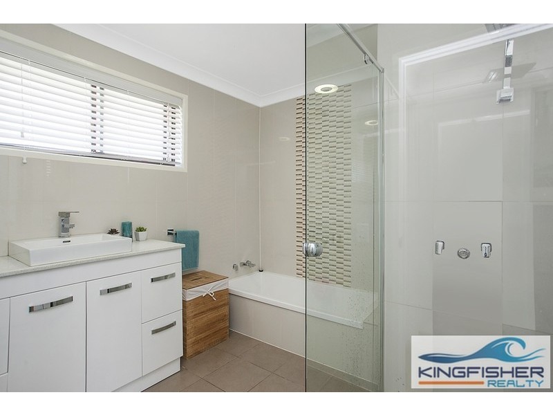 2 Wagtail Court, Burleigh Waters QLD 4220