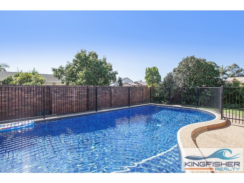 2 Wagtail Court, Burleigh Waters QLD 4220