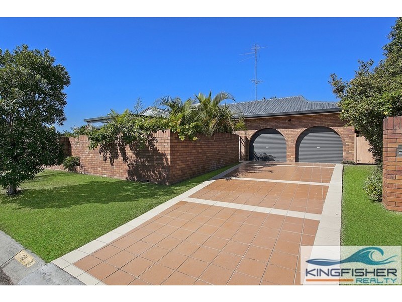 2 Wagtail Court, Burleigh Waters QLD 4220