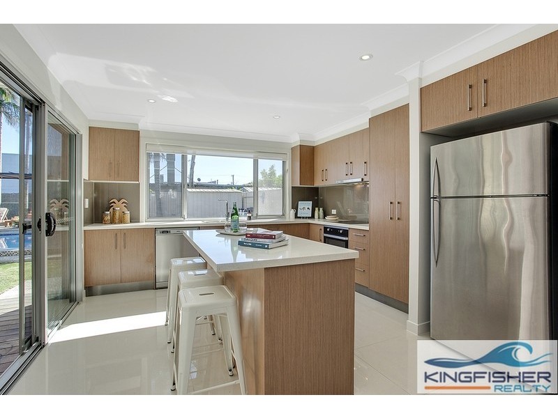 5 Warrina Crescent, Burleigh Waters QLD 4220